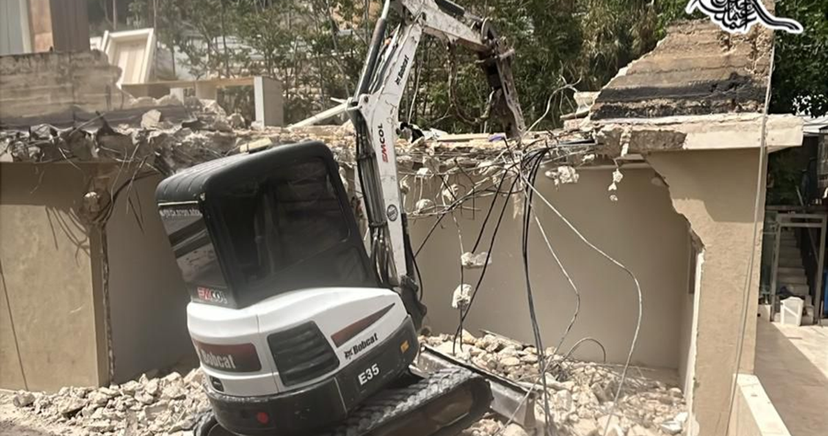 المقدسي جلاجل يهدم منزله ذاتيا في حي البستان بسلوان